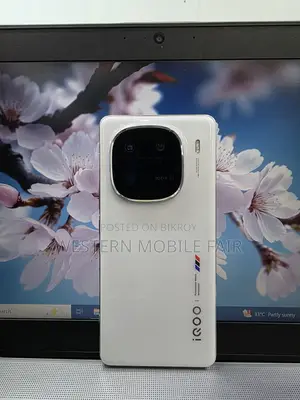 iQOO 12 512 GB White