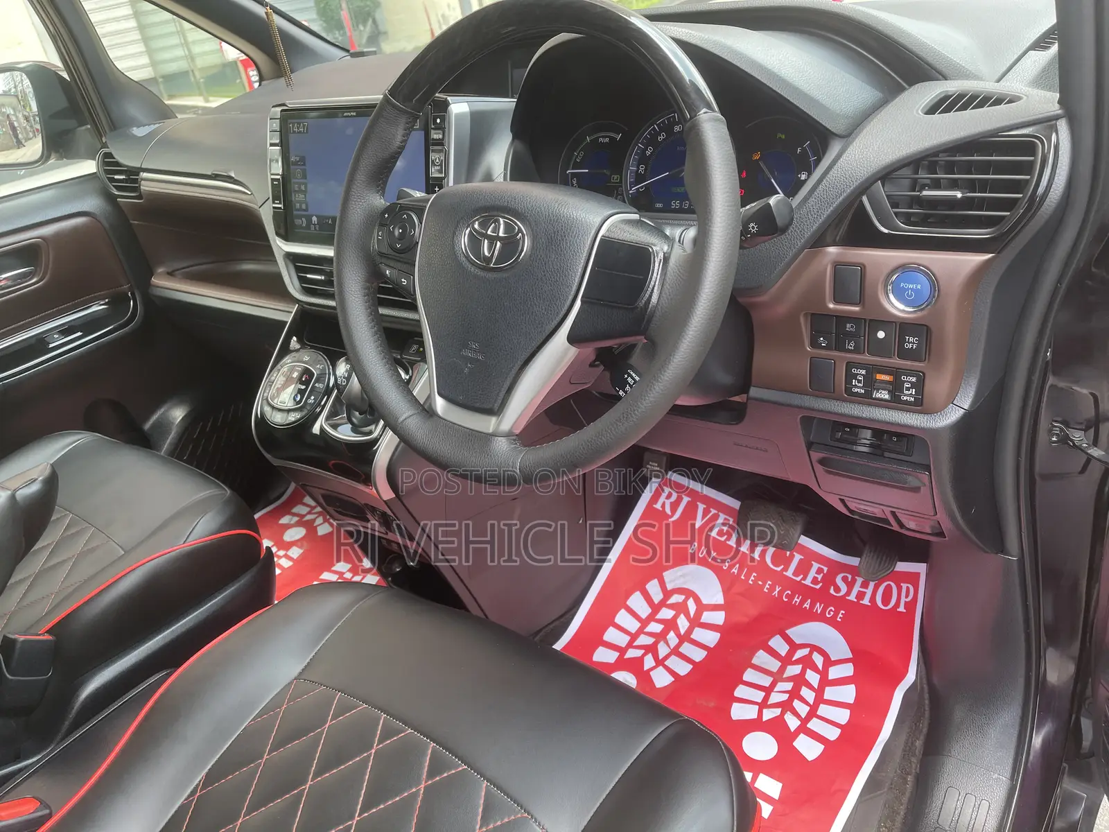Toyota Esquire 1.8 FWD Hybrid (7 seater) 2020 Purple