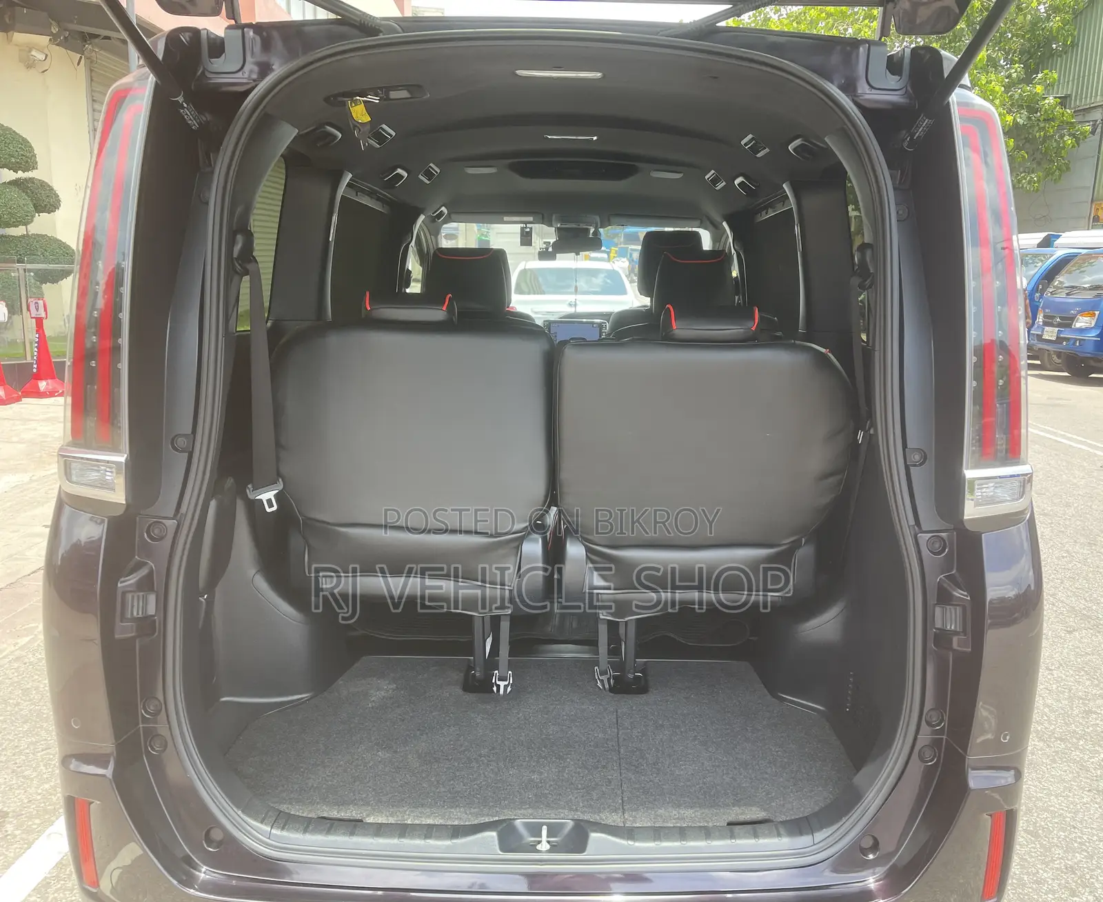 Toyota Esquire 1.8 FWD Hybrid (7 seater) 2020 Purple
