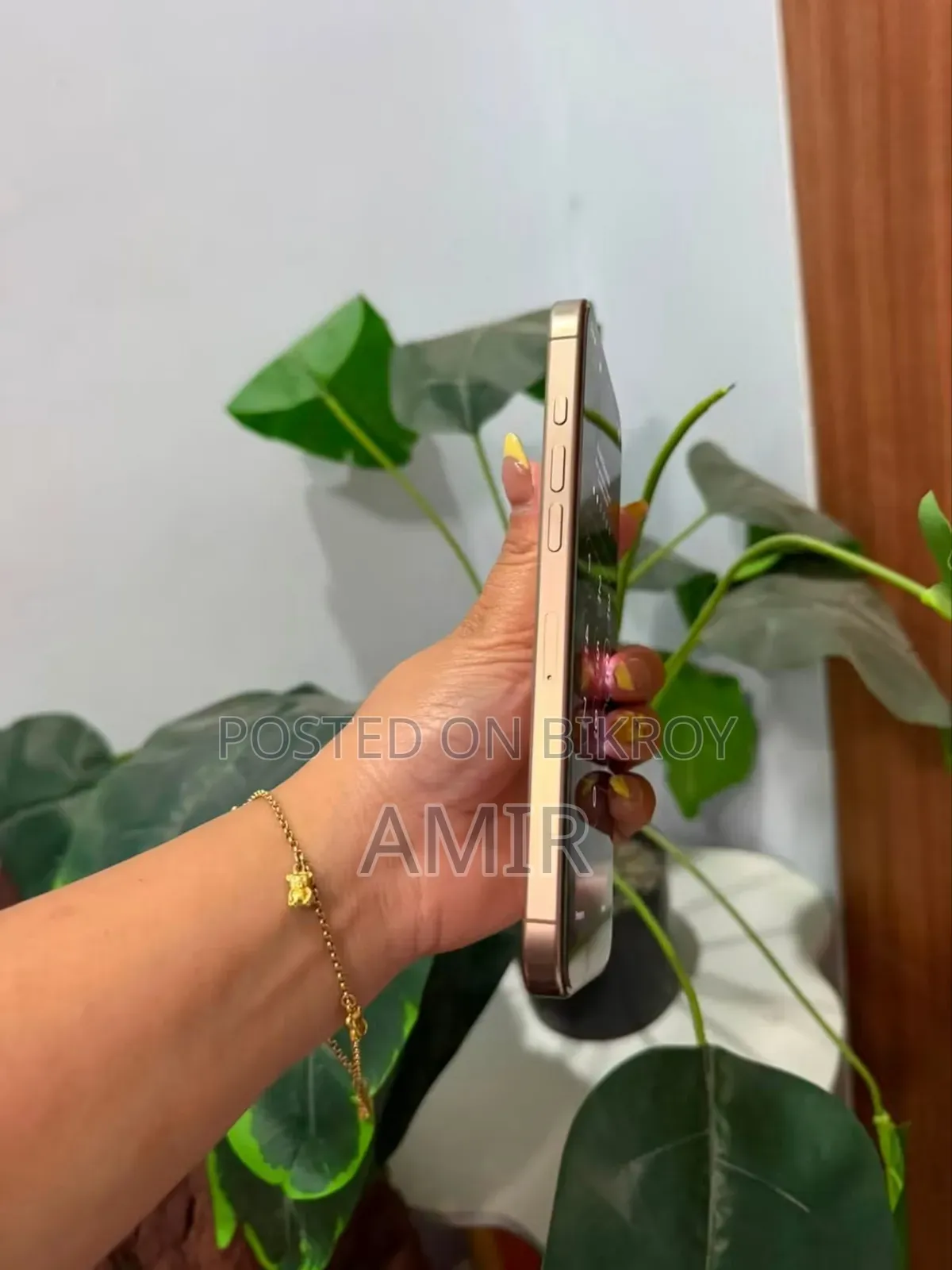 New Apple iPhone 16 Pro Max 256 GB Gold