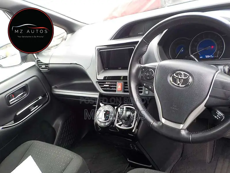 Toyota Noah 1.8 FWD Hybrid (7 seater) 2021 Pearl