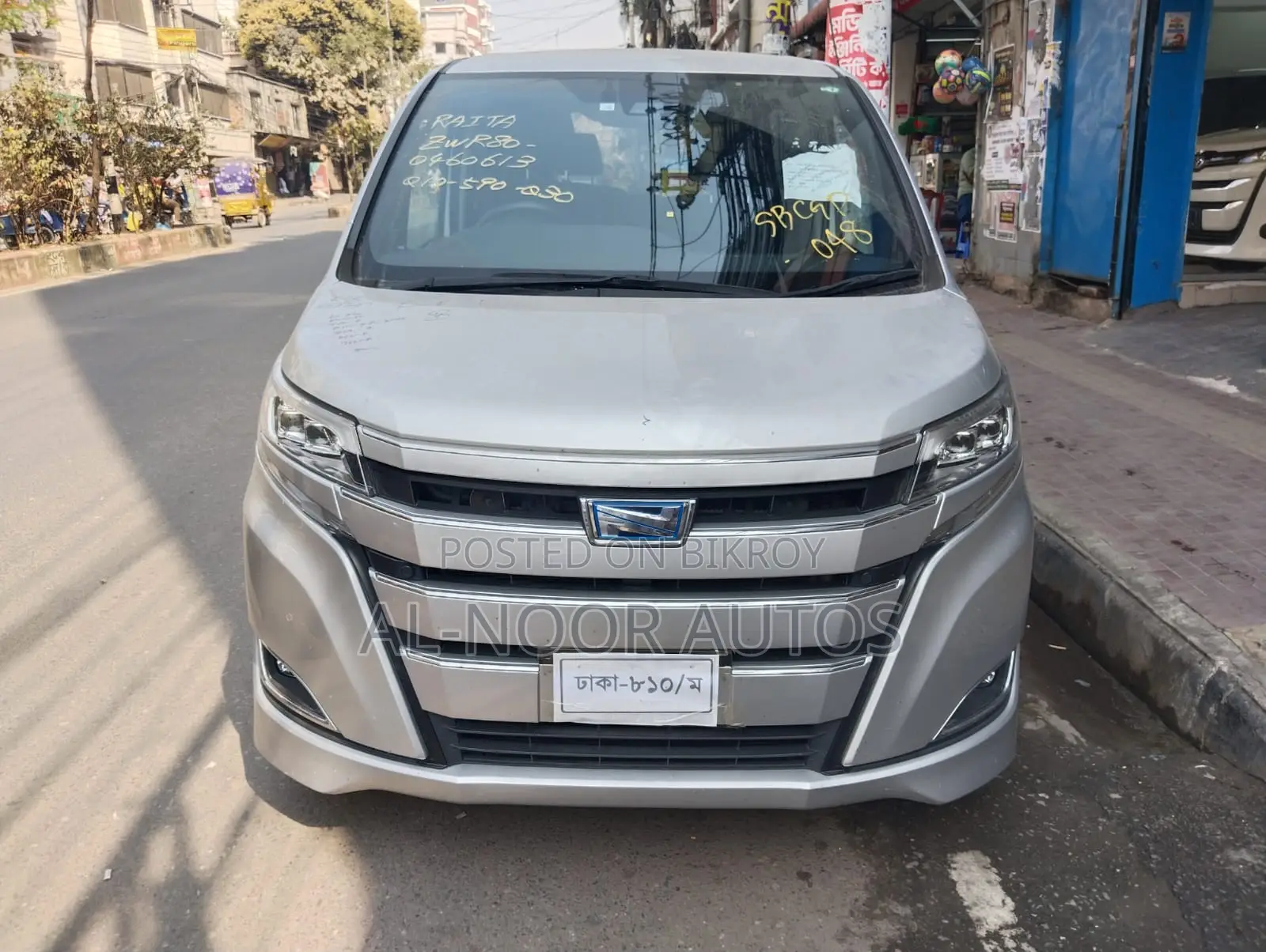 টয়োটা নোয়া ২০২১ সিলভার