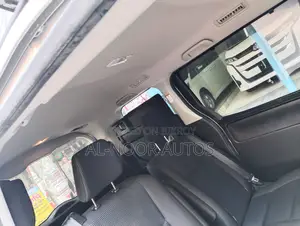 টয়োটা নোয়া ২০২১ সিলভার