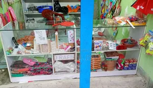 7 Feet Long And 1.5 Feet Wide Display Rack For Sale