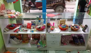 7 Feet Long And 1.5 Feet Wide Display Rack For Sale
