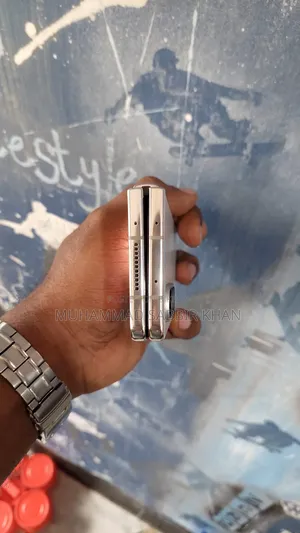 New Samsung Galaxy Z Fold4 512 GB Gold