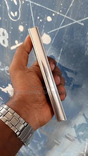 New Samsung Galaxy Z Fold4 512 GB Gold