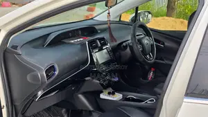 Toyota Prius 2019 White