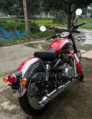 Royal Enfield Classic 350 2025 Red