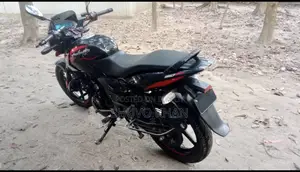 বাজাজ পালসার ১৫০ ২০২১ ব্ল্যাক