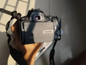 Canon 250d Camera With 18/55 Kit Lens