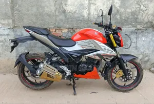 নতুন সুজুকি জিক্সার এফআই এবিএস ২০২৫ হলুদ