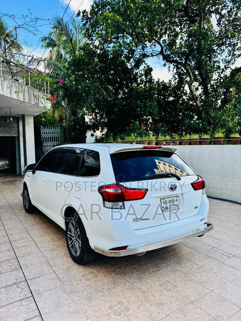 Toyota Corolla Fielder 1.5 Hybrid FWD 2017 White