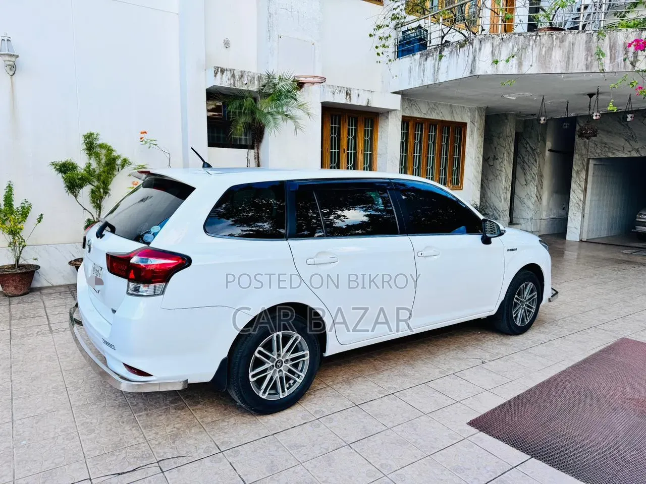 Toyota Corolla Fielder 1.5 Hybrid FWD 2017 White
