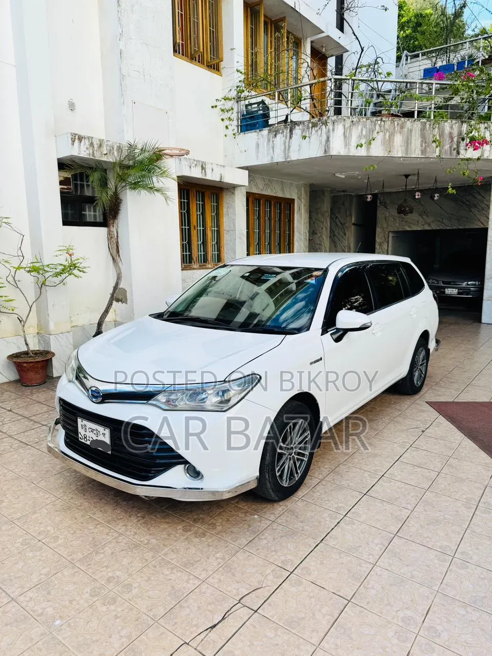 Toyota Corolla Fielder 1.5 Hybrid FWD 2017 White