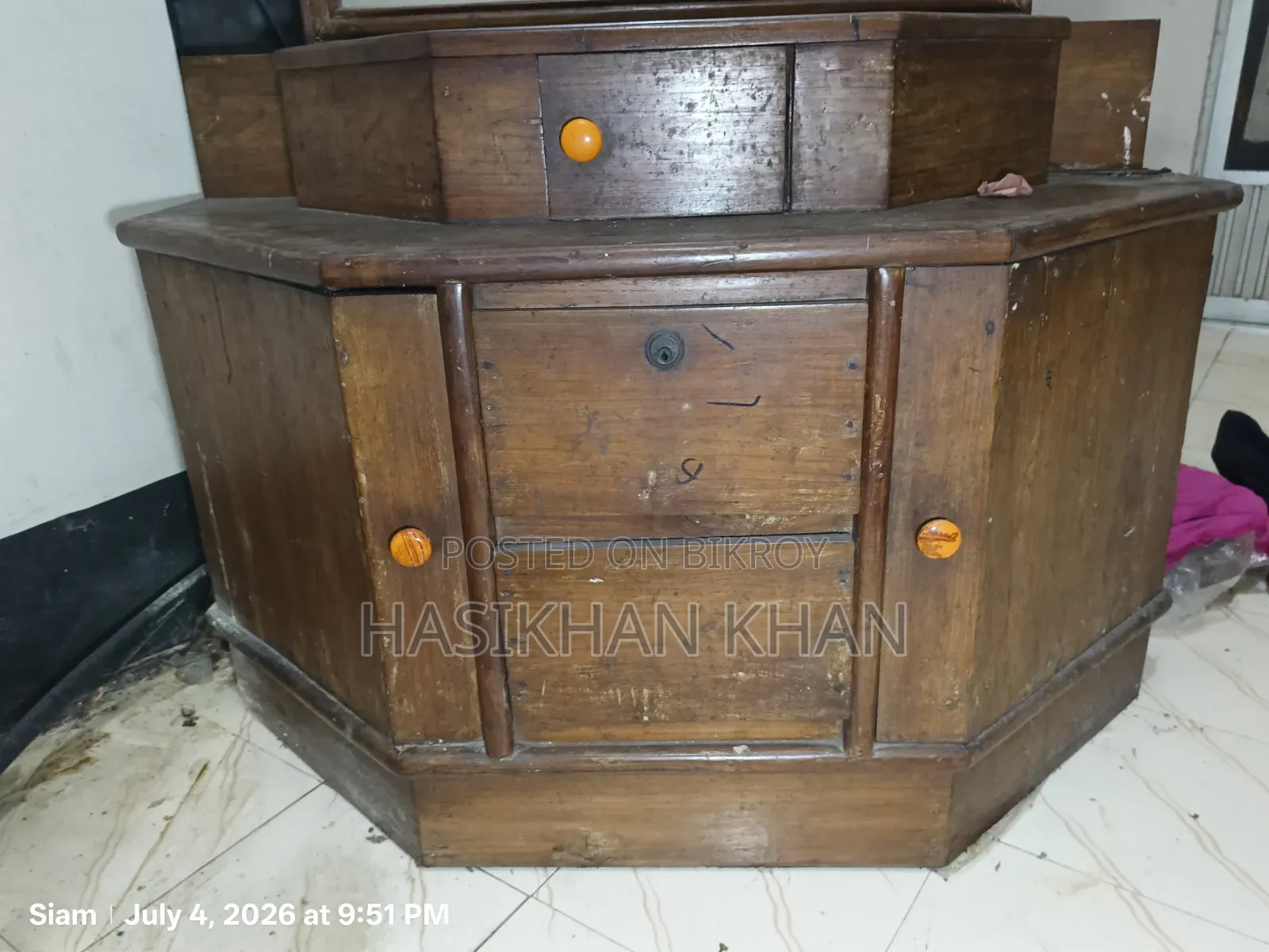 100% Teak Wood Dressing Table.