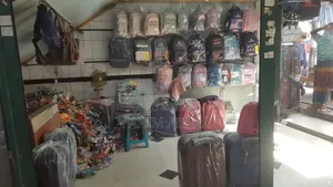 দোকান বিক্রয়ের জন্য।