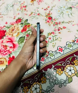 Apple iPhone 16e 128 GB Black