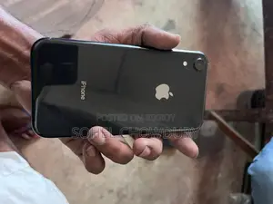 অ্যাপল আইফোন এক্সআর ১২৮ জিবি ব্ল্যাক
