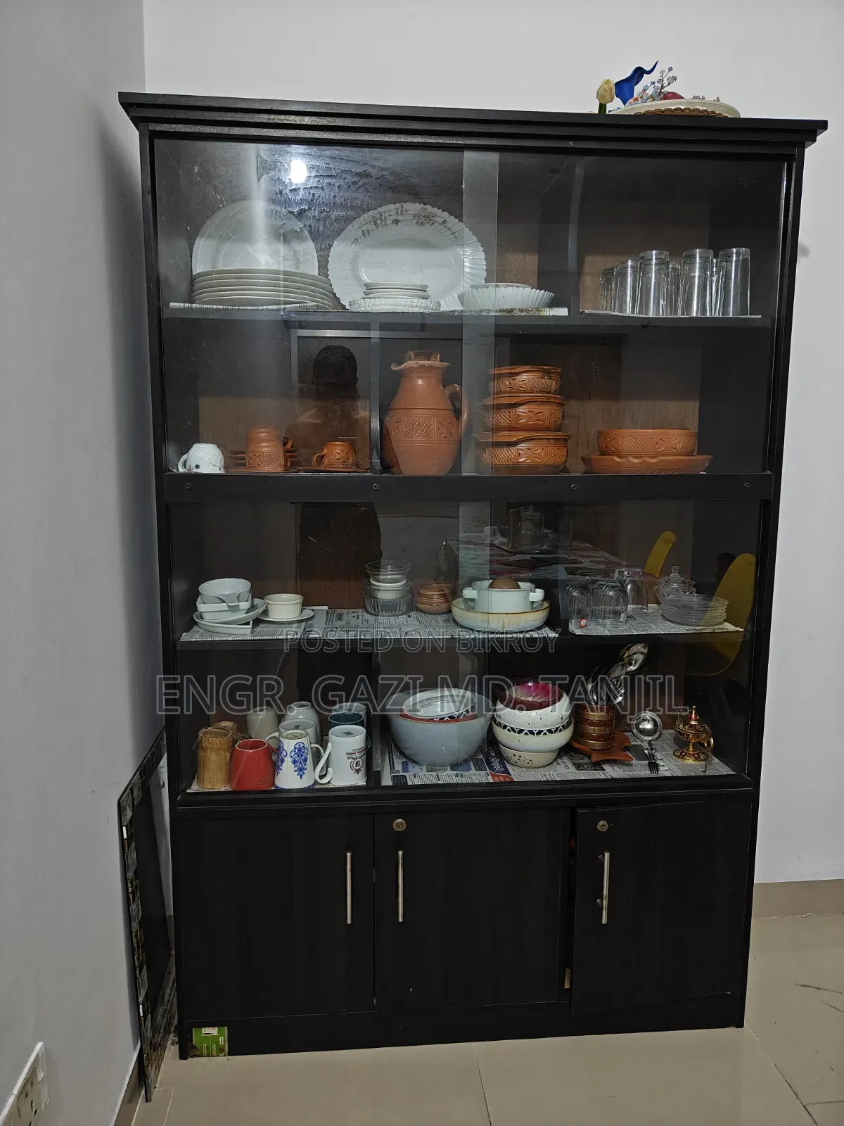 A bookshelf will be sold!