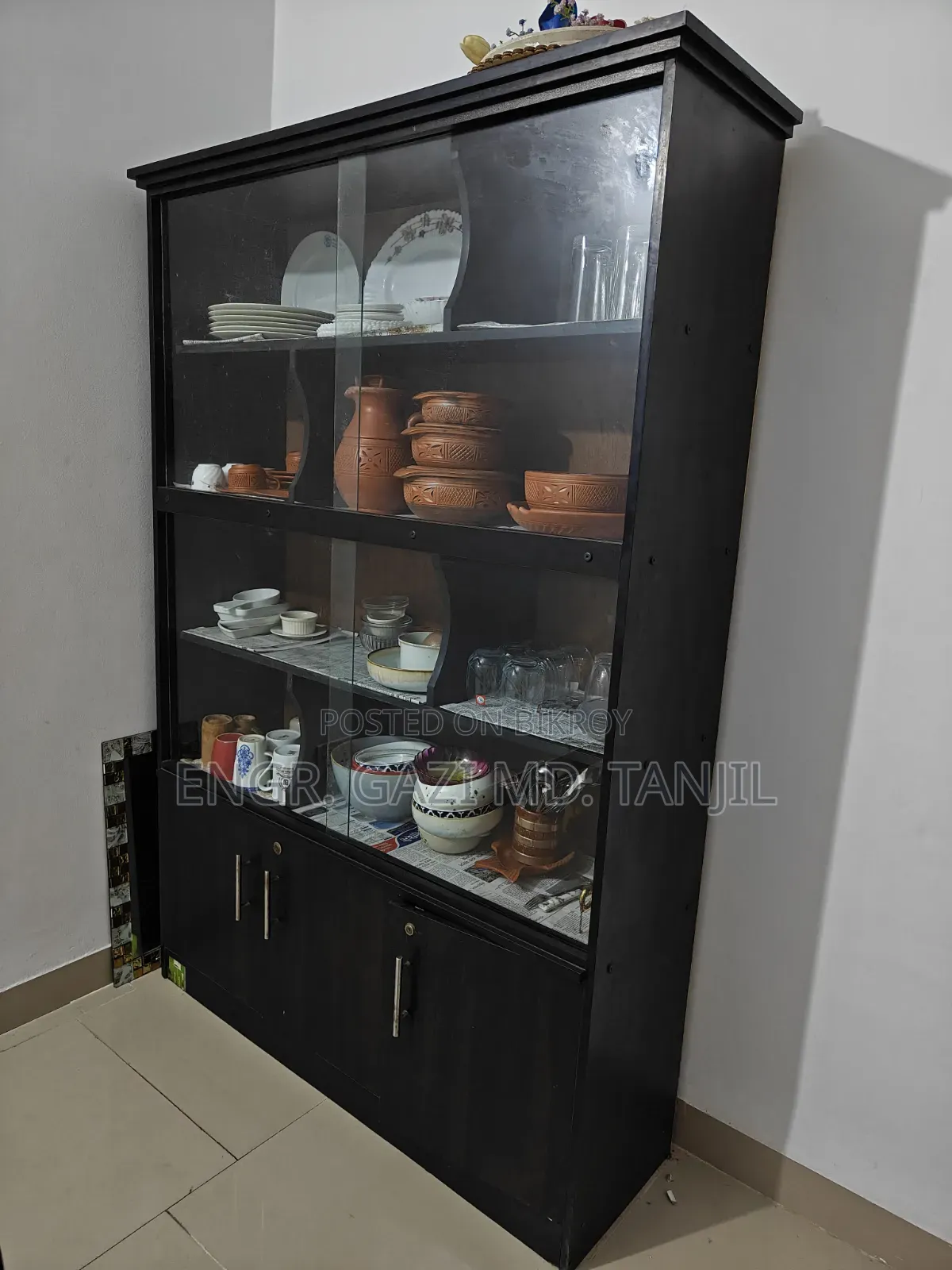 A bookshelf will be sold!