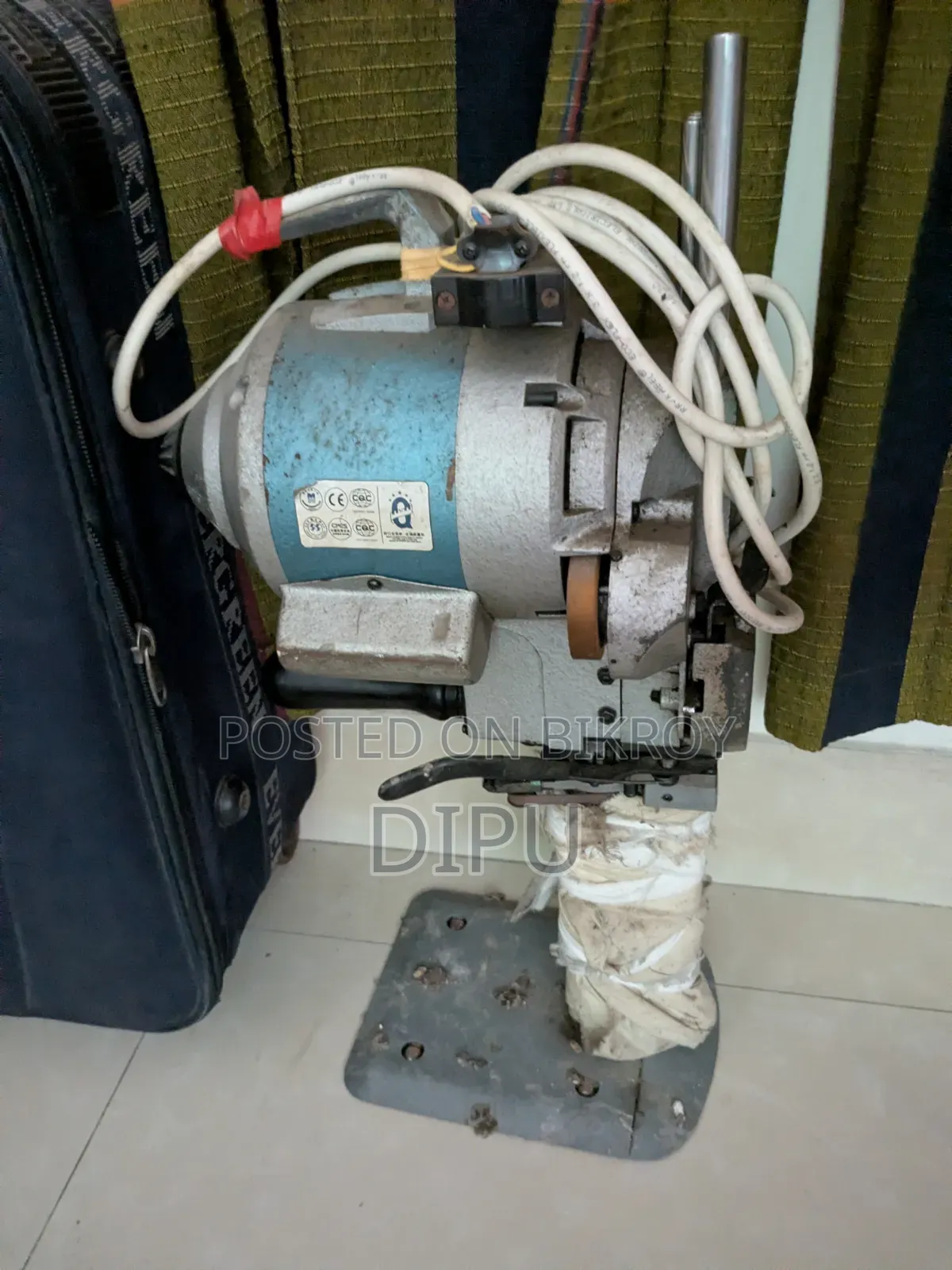 Cutting machine for garments fabric will be sold
