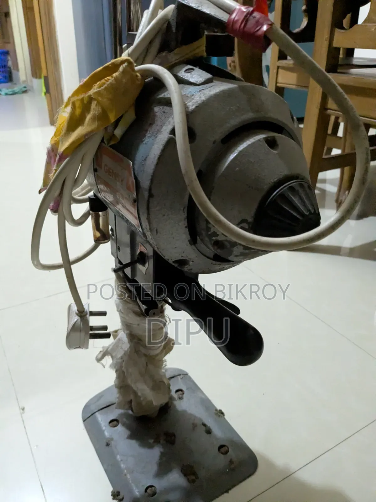 Cutting machine for garments fabric will be sold