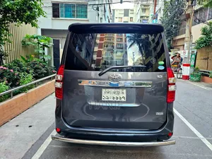 Toyota Noah 2013 Gray