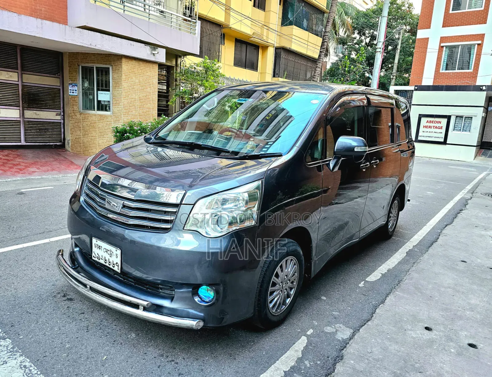 Toyota Noah 2013 Gray