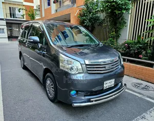 Toyota Noah 2013 Gray