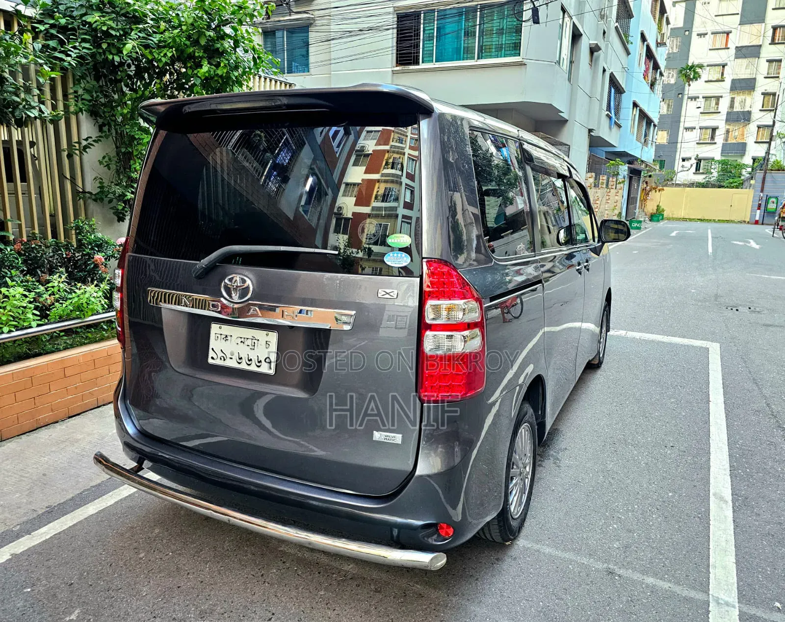 Toyota Noah 2013 Gray