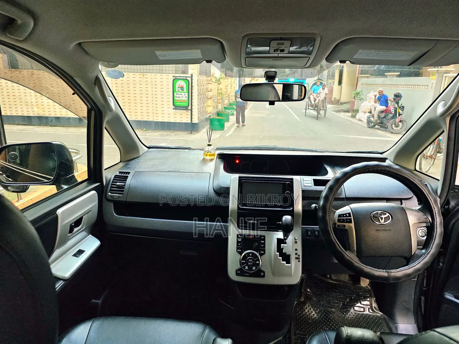 Toyota Noah 2013 Gray