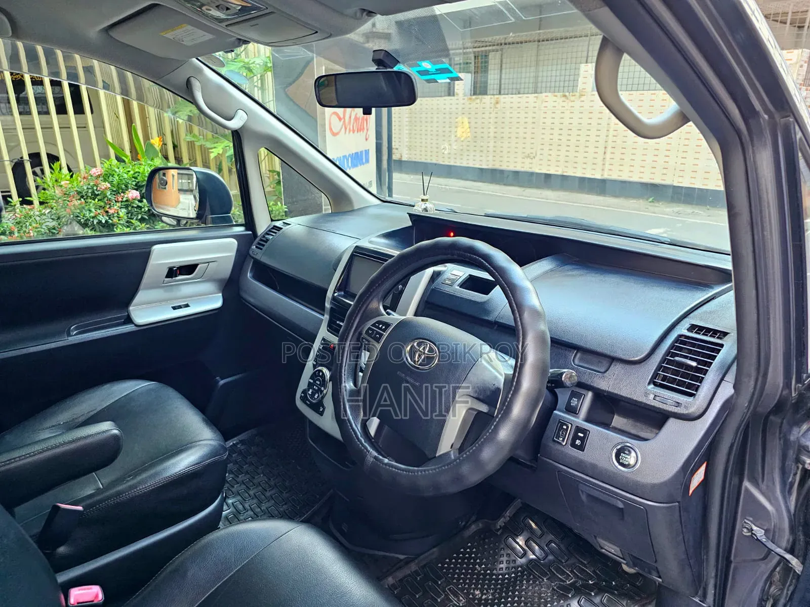 Toyota Noah 2013 Gray