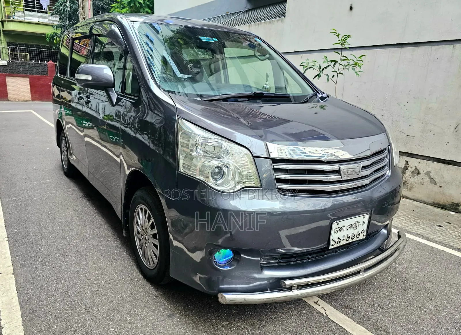 Toyota Noah 2013 Gray