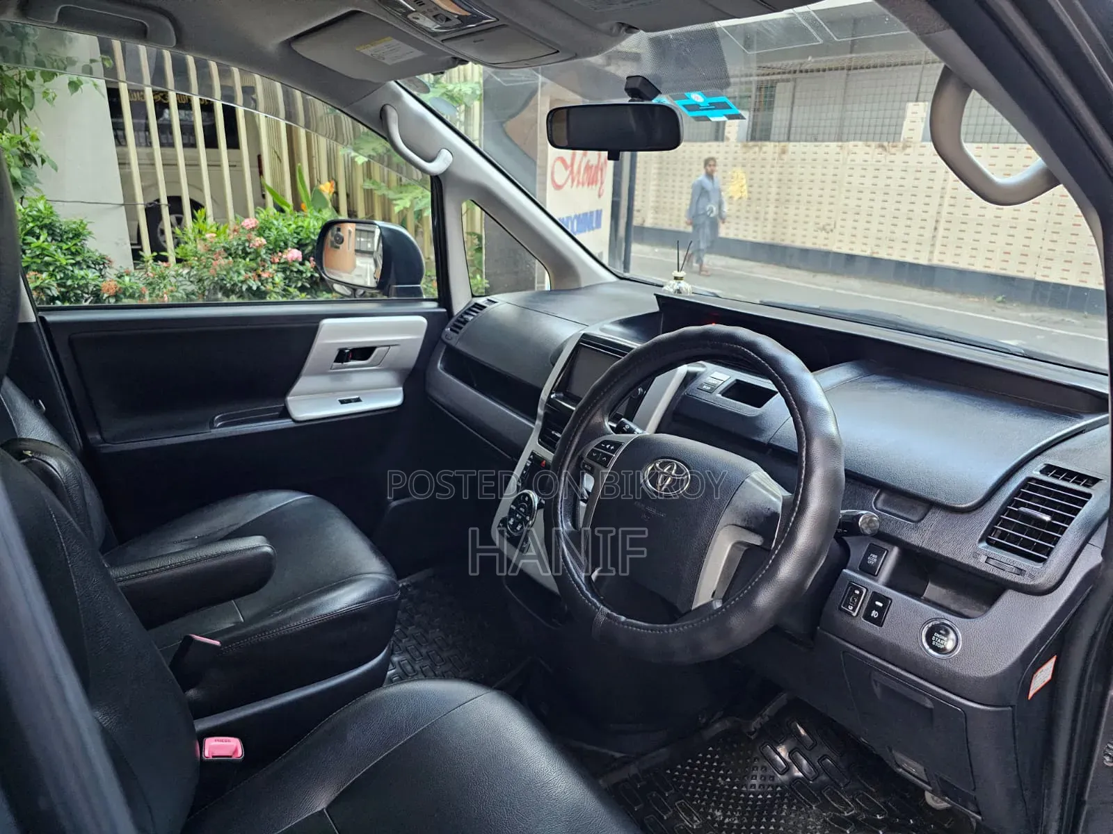 Toyota Noah 2013 Gray