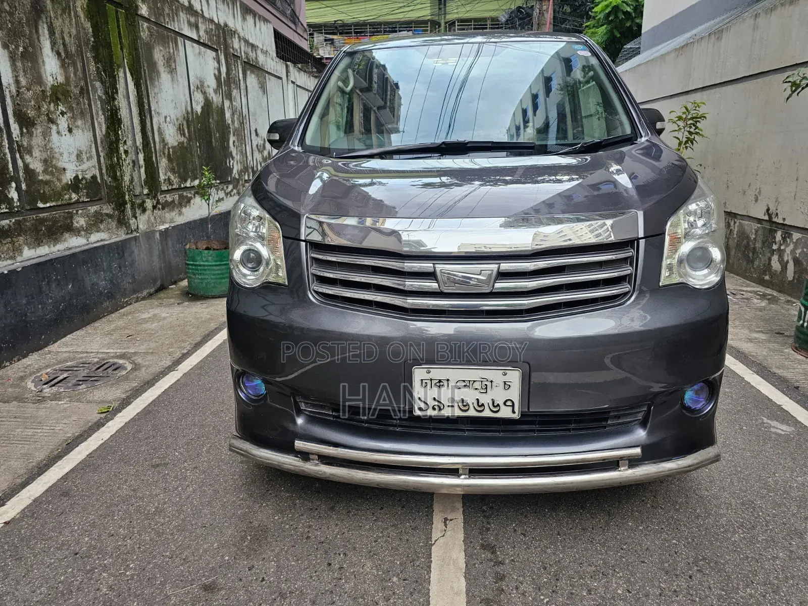 Toyota Noah 2013 Gray