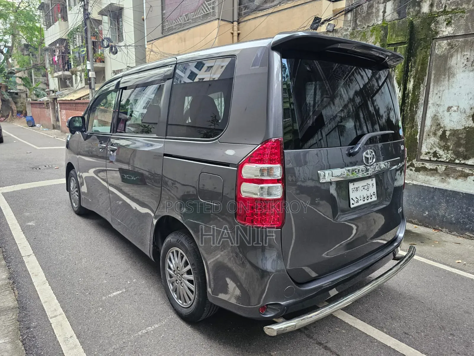 Toyota Noah 2013 Gray