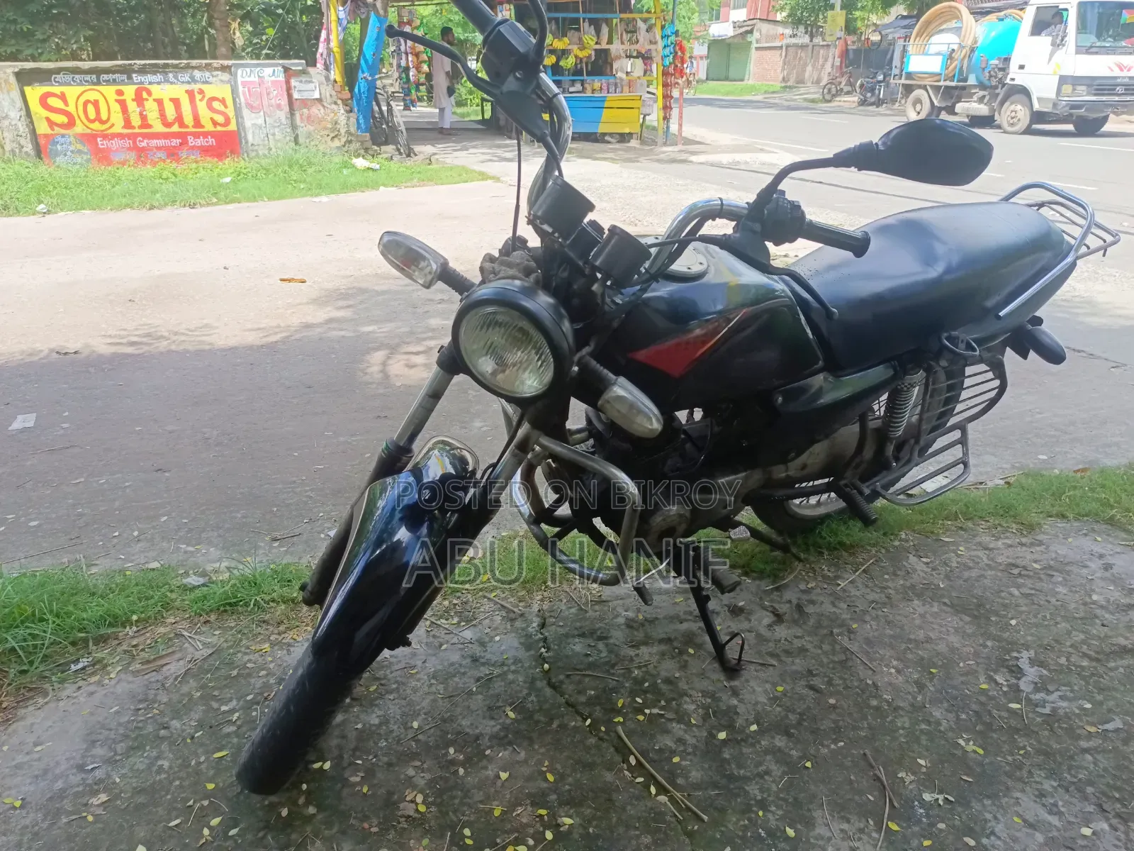 বাজাজ বক্সার ২০০২ কালো