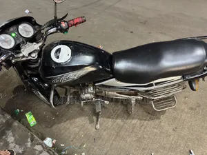 TVS ২০০৬ কালো
