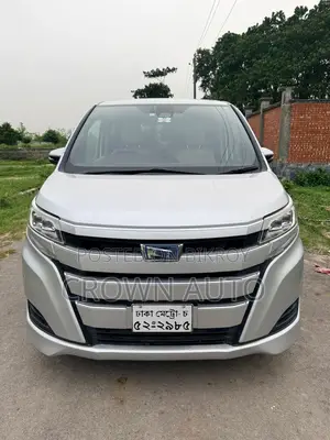 Toyota Noah 1.8 Front Wheel Drive Hybrid (7 seater) 2018 Silver