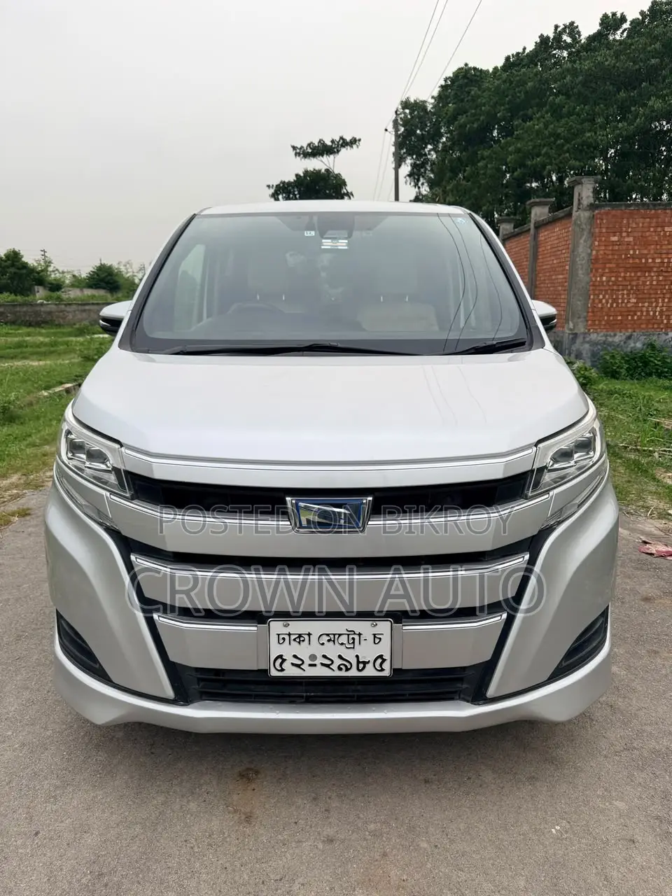 Toyota Noah 1.8 Front Wheel Drive Hybrid (7 seater) 2018 Silver