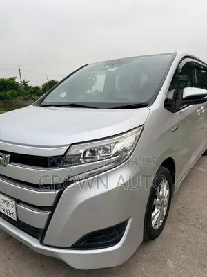Toyota Noah 1.8 Front Wheel Drive Hybrid (7 seater) 2018 Silver