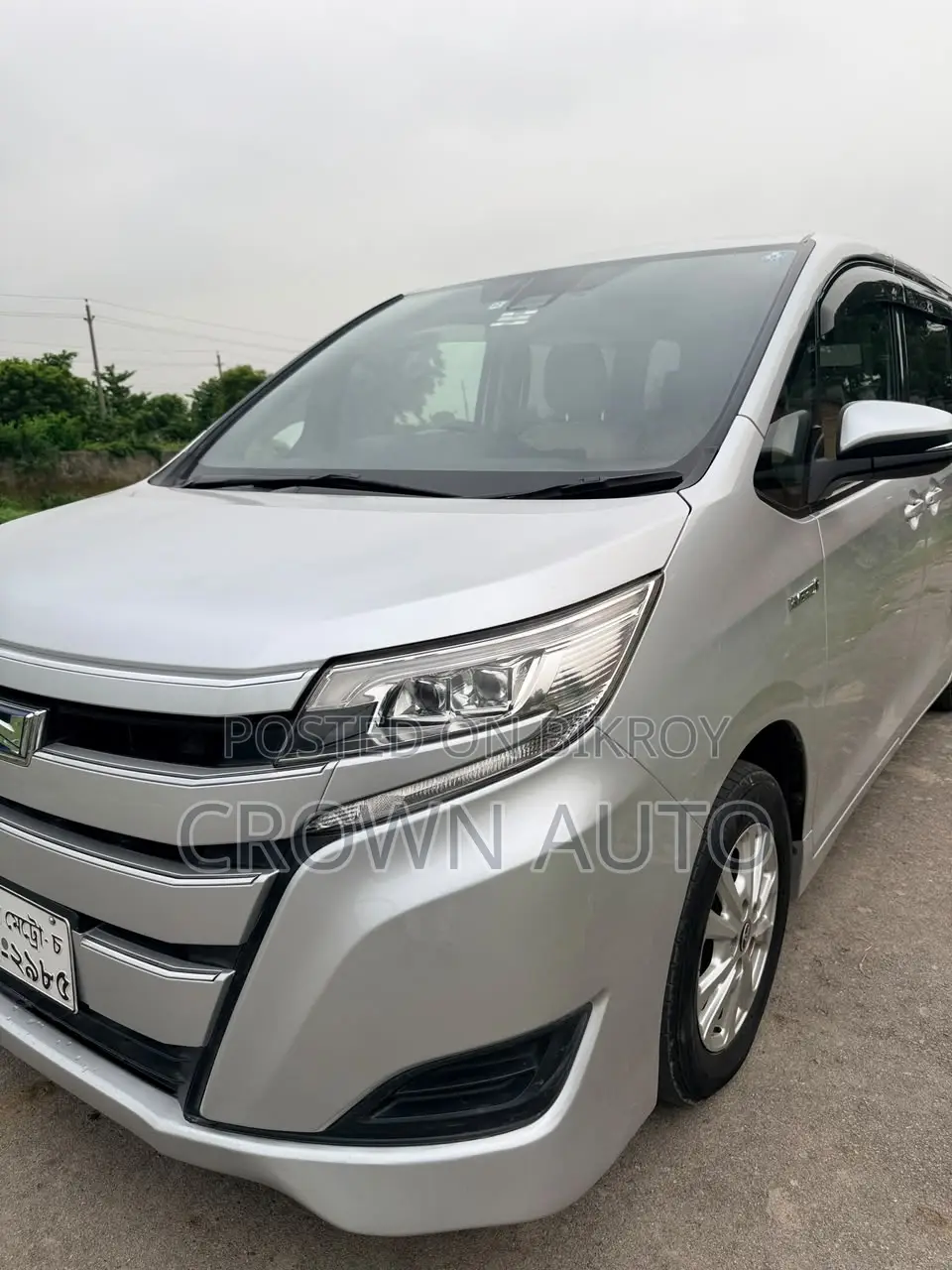 Toyota Noah 1.8 Front Wheel Drive Hybrid (7 seater) 2018 Silver