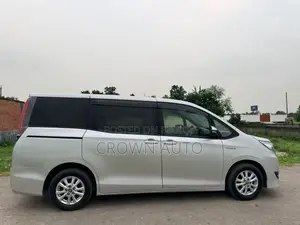Toyota Noah 1.8 Front Wheel Drive Hybrid (7 seater) 2018 Silver