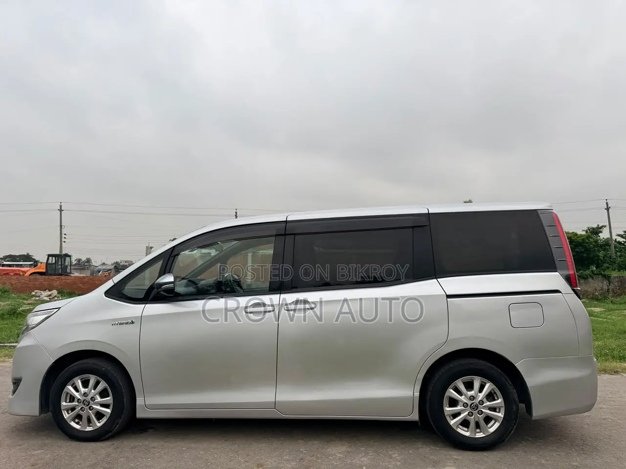 Toyota Noah 1.8 Front Wheel Drive Hybrid (7 seater) 2018 Silver