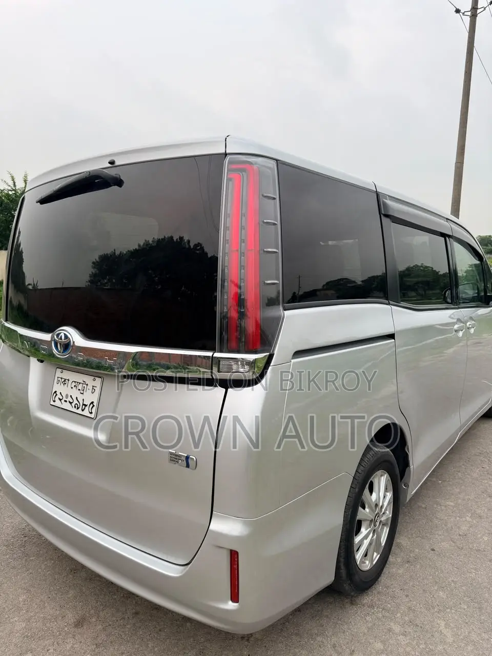 Toyota Noah 1.8 Front Wheel Drive Hybrid (7 seater) 2018 Silver