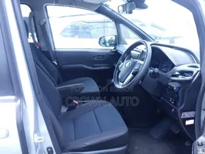 Toyota Noah 2021 Silver