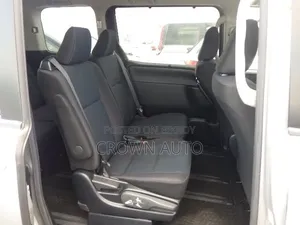 Toyota Noah 2021 Silver