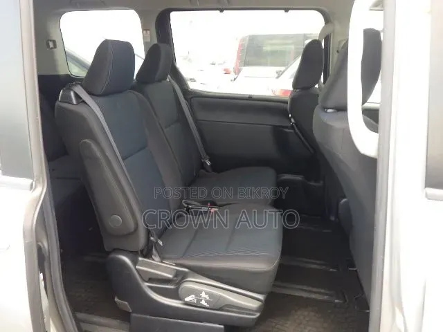 Toyota Noah 2021 Silver