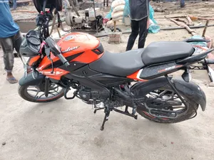 বাজাজ পালসার ১২৫ ২০২৬ অরেঞ্জ